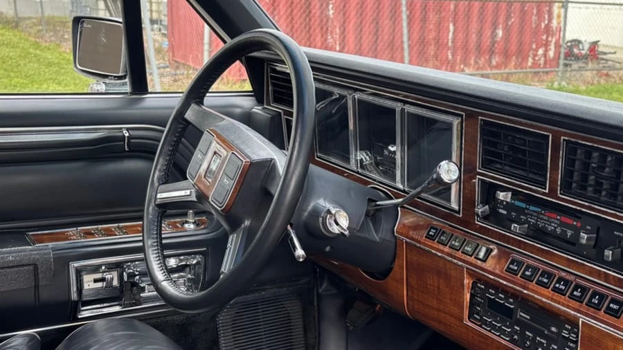 1989 Lincoln Town Car - Image 21 of 25