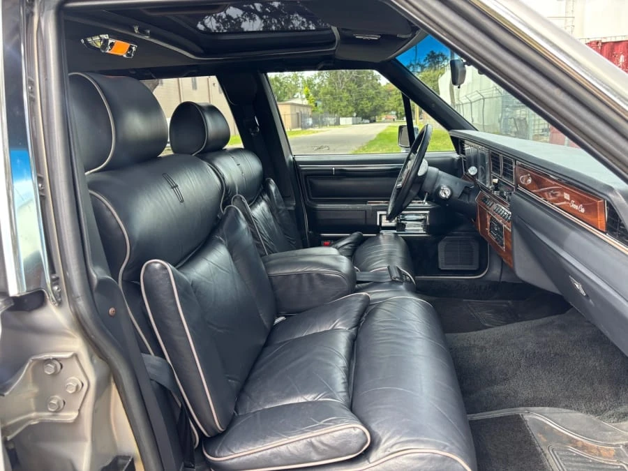 1989 Lincoln Town Car - Image 19 of 25