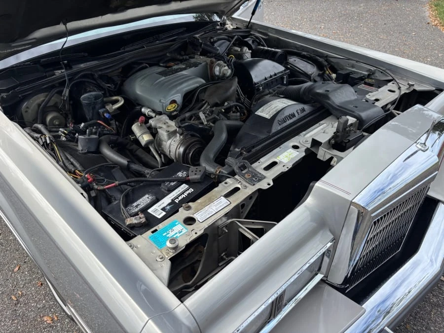 1989 Lincoln Town Car - Image 23 of 25