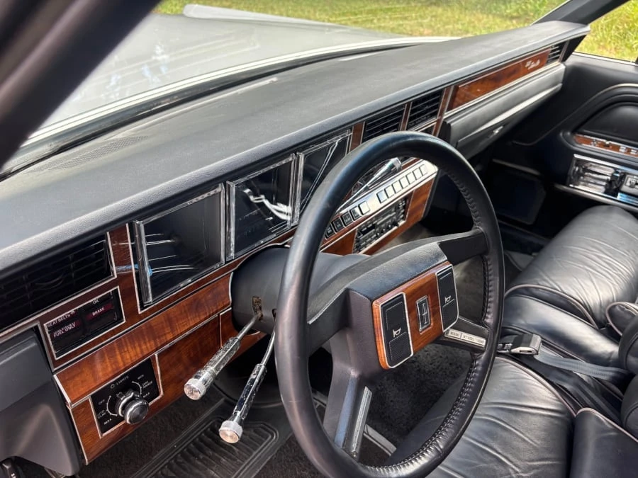 1989 Lincoln Town Car - Image 12 of 25