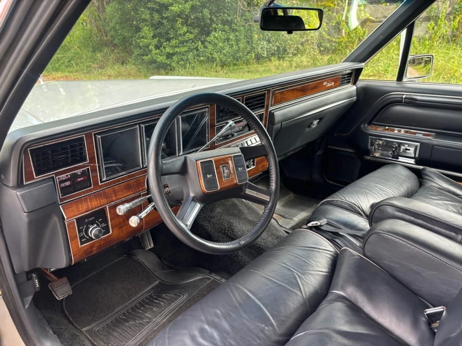 1989 Lincoln Town Car - Image 20 of 25