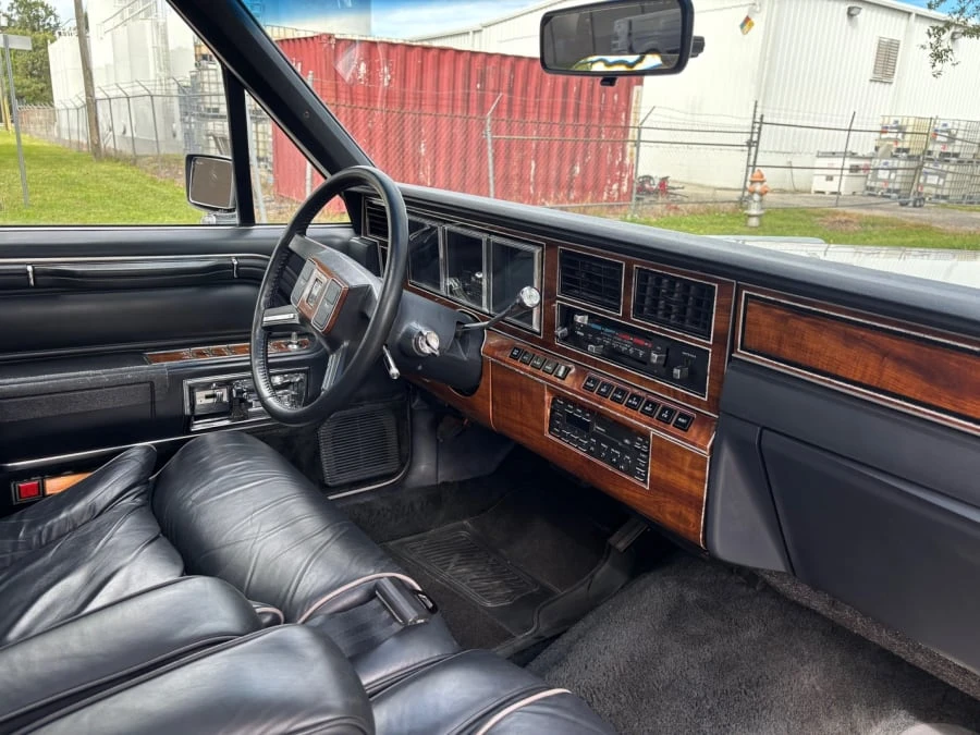 1989 Lincoln Town Car - Image 16 of 25