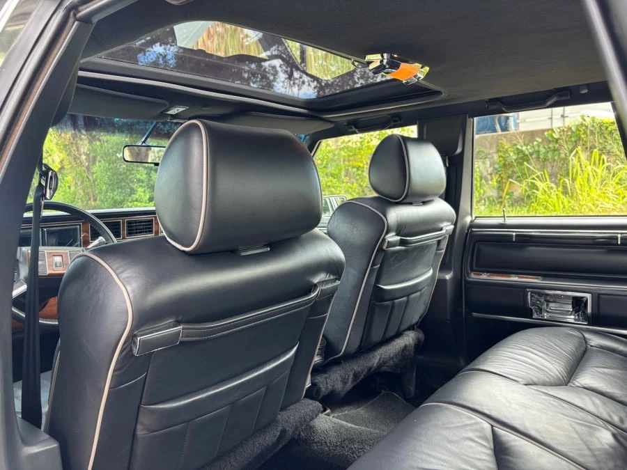 1989 Lincoln Town Car - Image 9 of 25