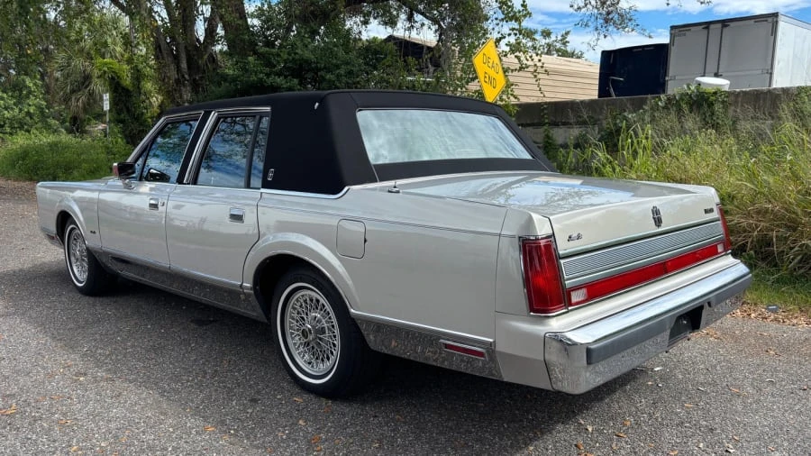 1989 Lincoln Town Car - Image 4 of 25