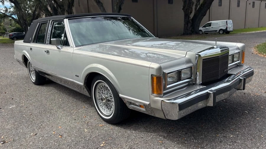 1989 Lincoln Town Car - Image 3 of 25