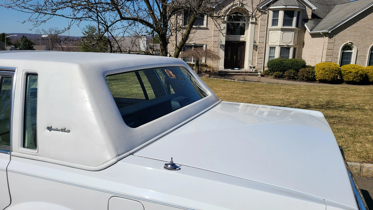 1989 Lincoln Town Car - Image 27 of 31