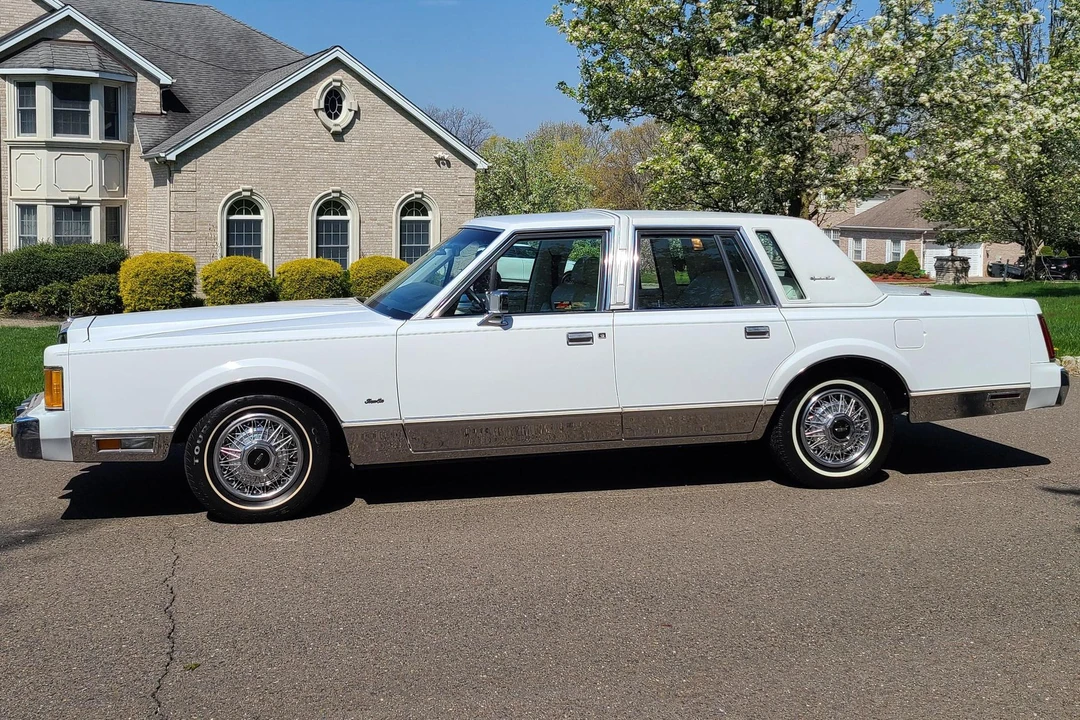1989 Lincoln Town Car - Image 3 of 31