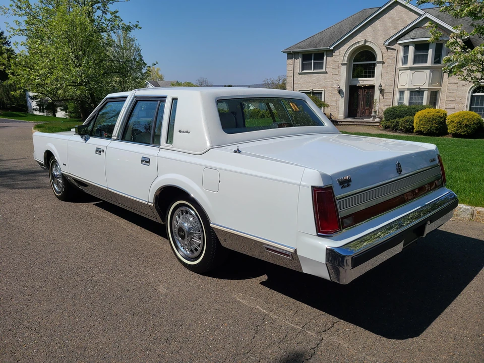 1989 Lincoln Town Car - Image 7 of 31