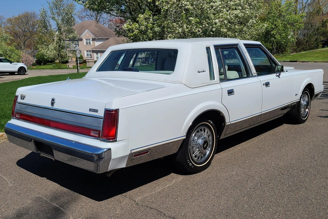1989 Lincoln Town Car - Image 4 of 31