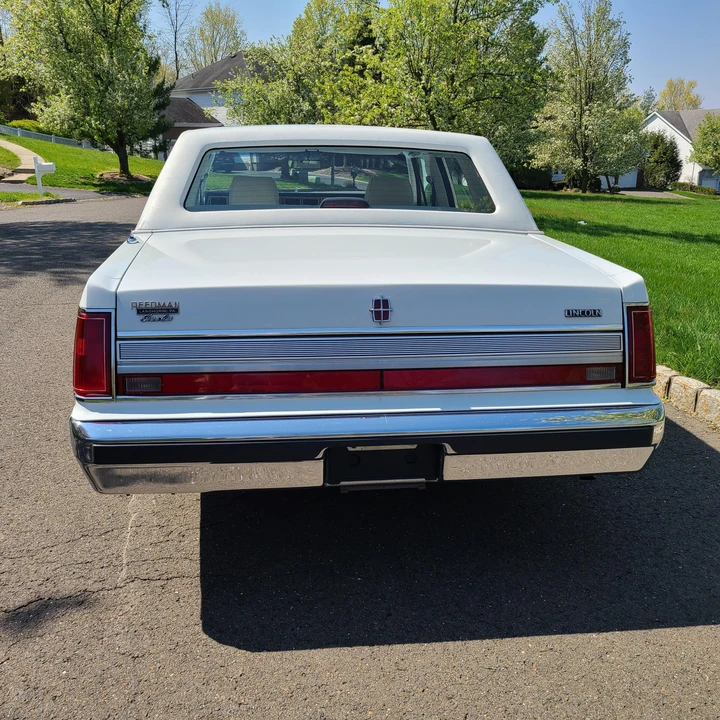 1989 Lincoln Town Car - Image 8 of 31