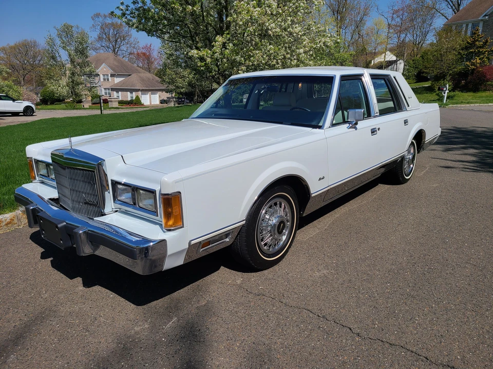 1989 Lincoln Town Car - Image 6 of 31