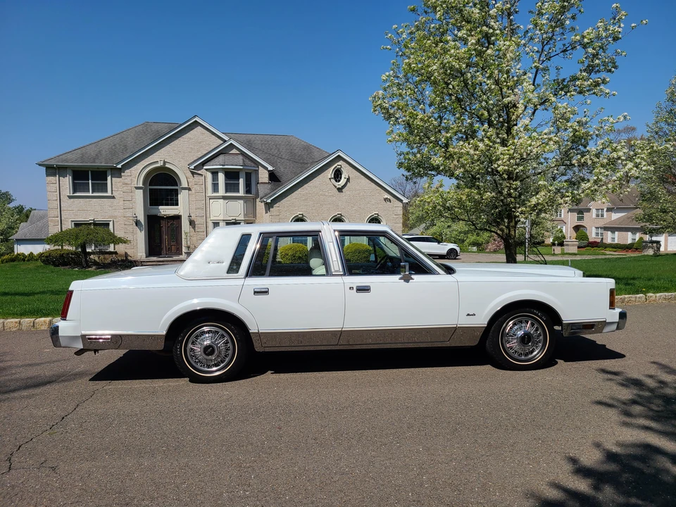 1989 Lincoln Town Car - Image 12 of 31