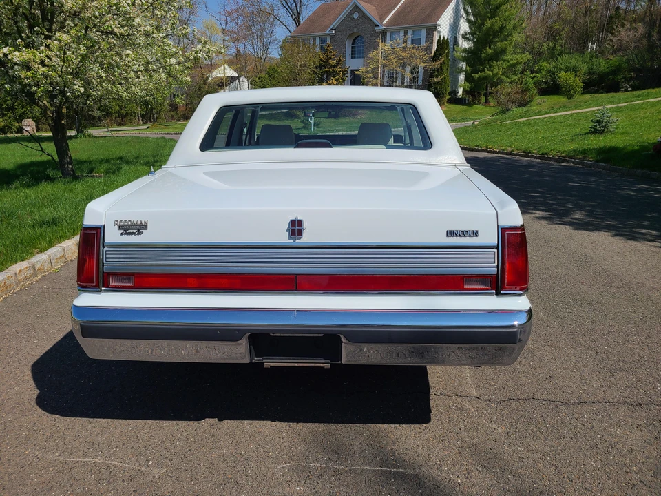 1989 Lincoln Town Car - Image 9 of 31