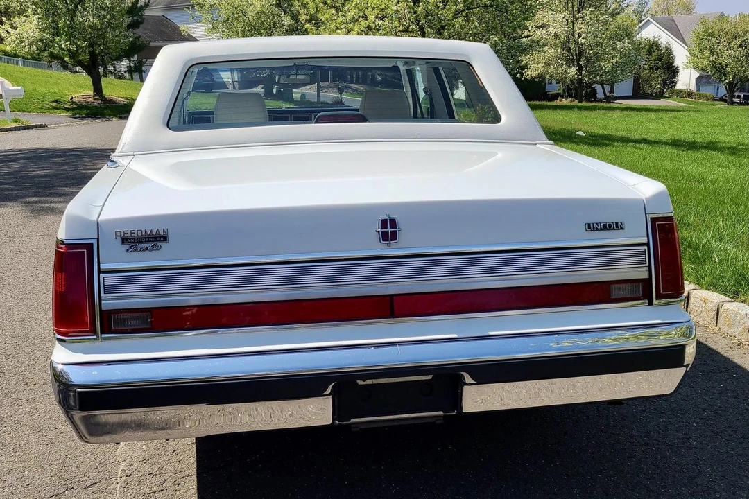1989 Lincoln Town Car - Image 5 of 31