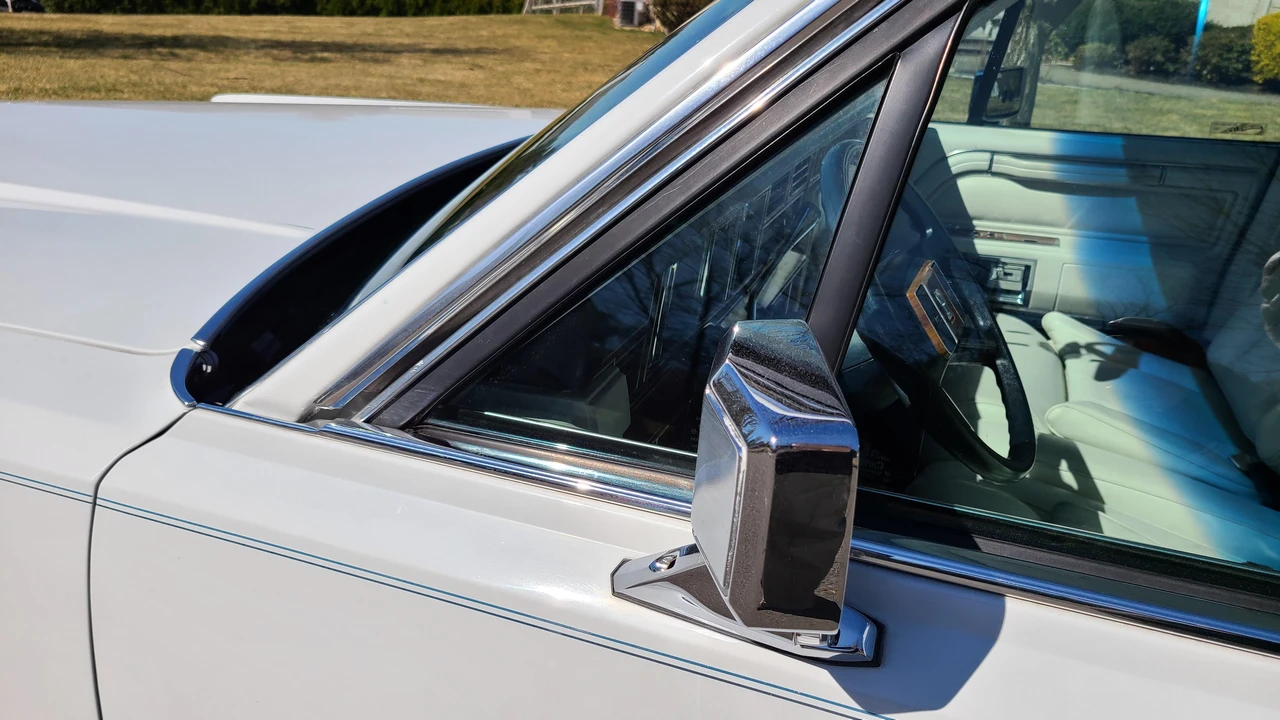 1989 Lincoln Town Car - Image 24 of 31