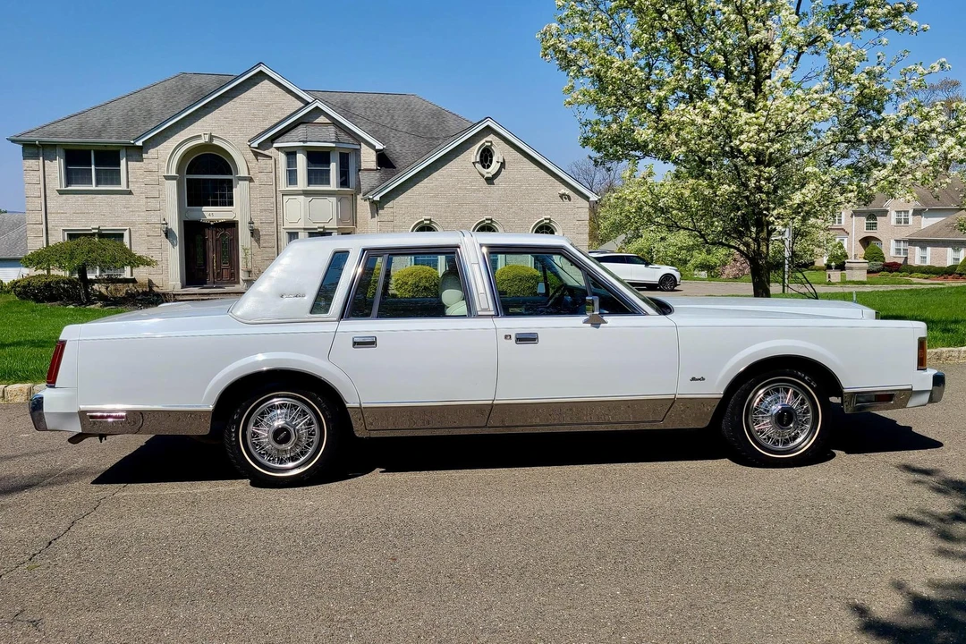 1989 Lincoln Town Car - Image 11 of 31