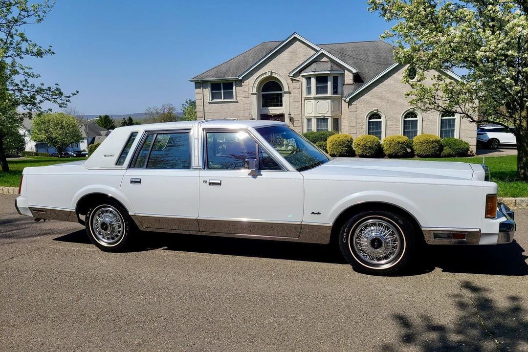 1989 Lincoln Town Car - Image 13 of 31
