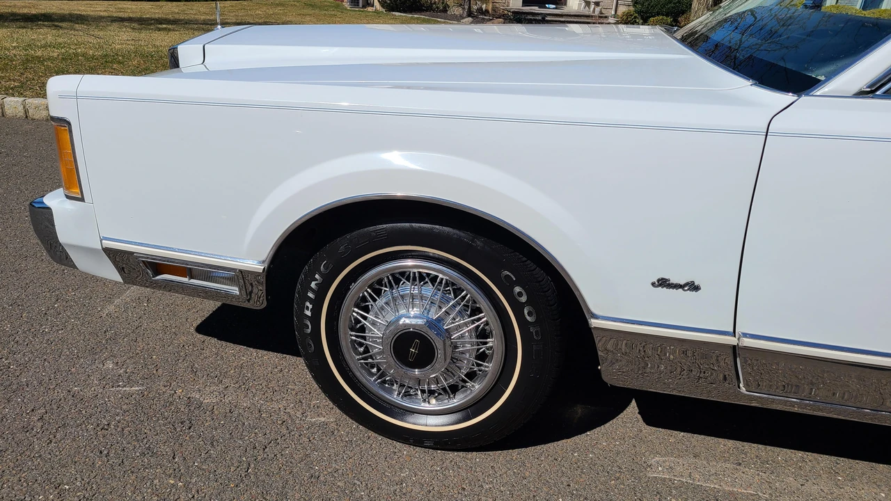 1989 Lincoln Town Car - Image 16 of 31