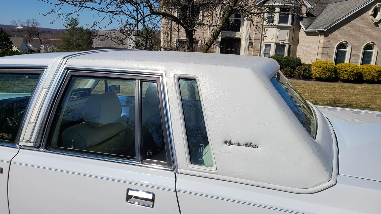 1989 Lincoln Town Car - Image 28 of 31