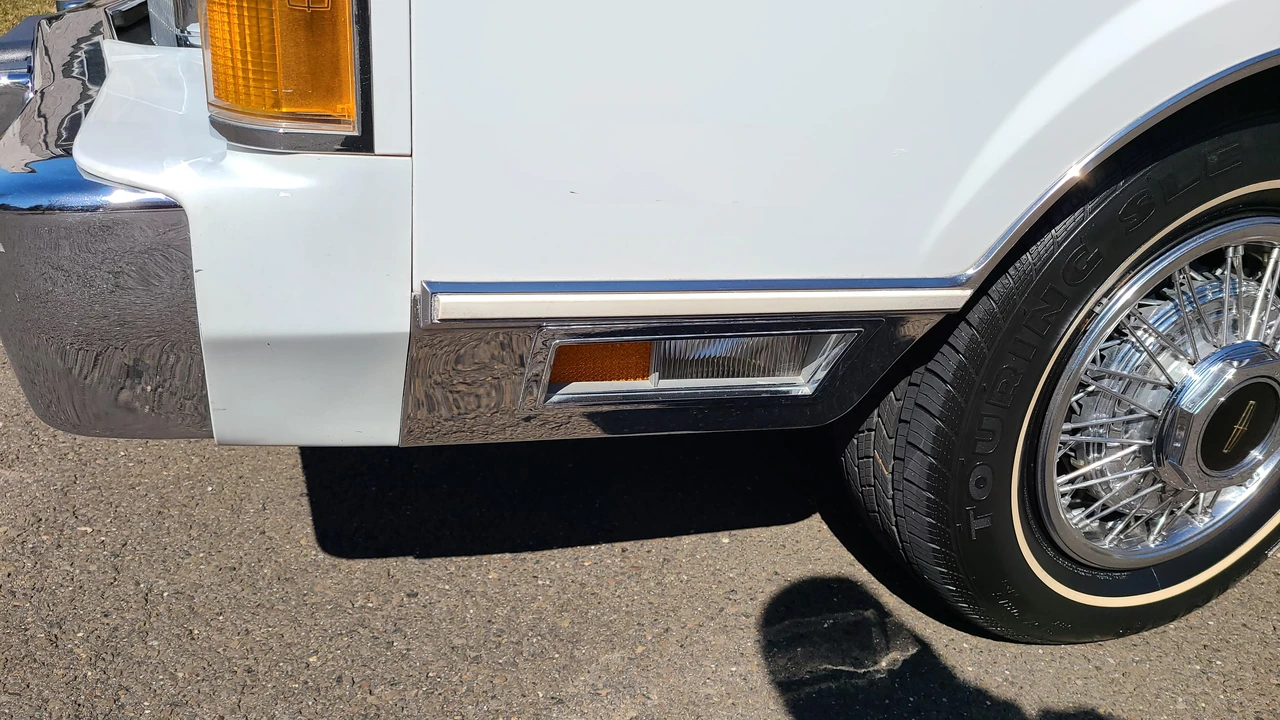 1989 Lincoln Town Car - Image 15 of 31