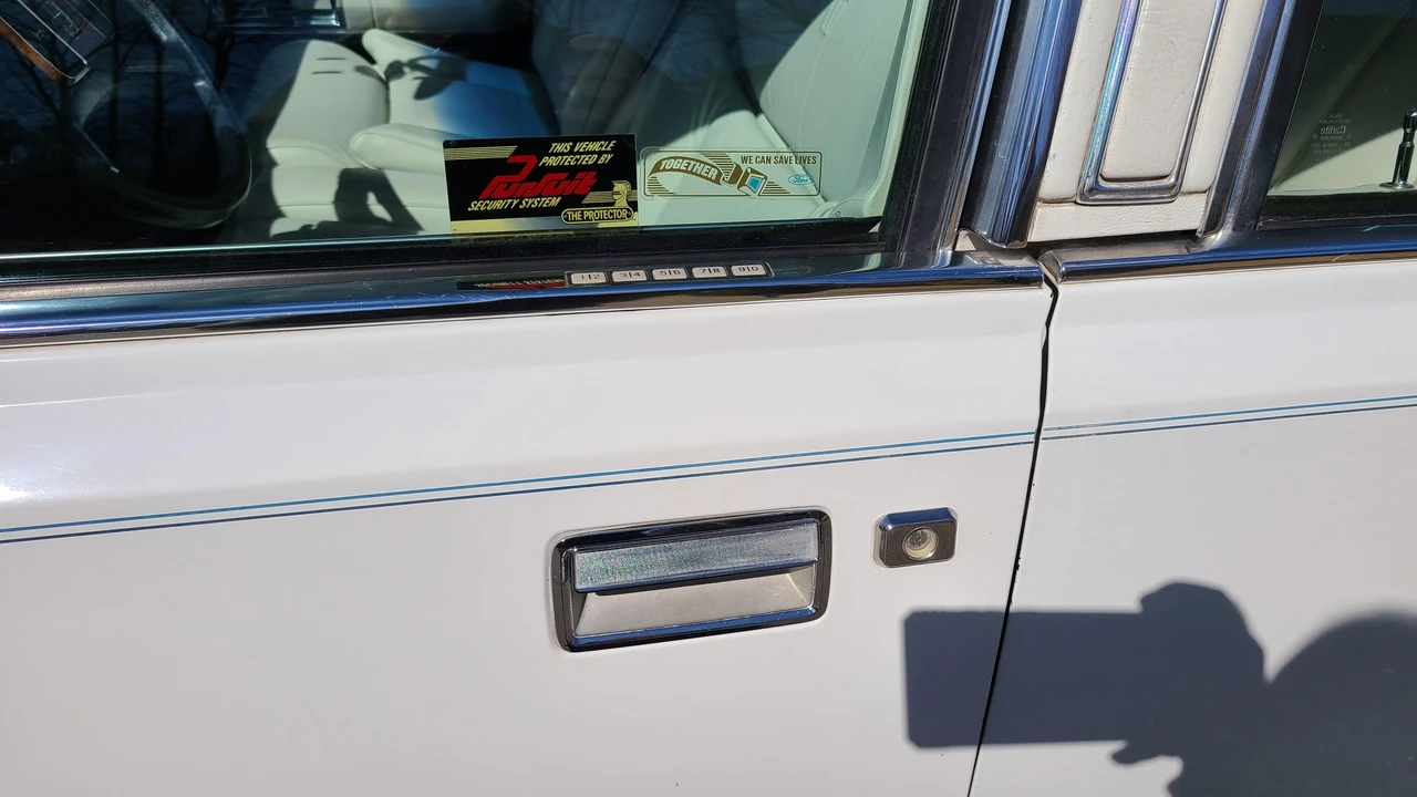 1989 Lincoln Town Car - Image 21 of 31