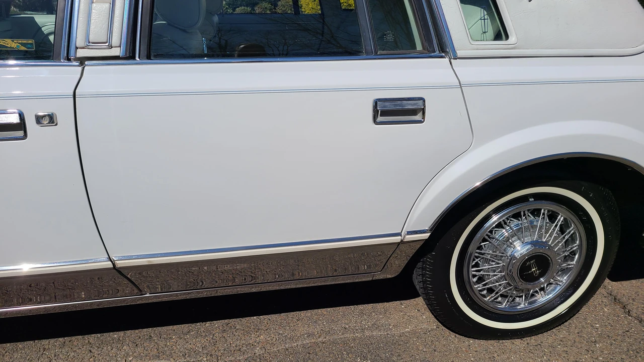 1989 Lincoln Town Car - Image 25 of 31