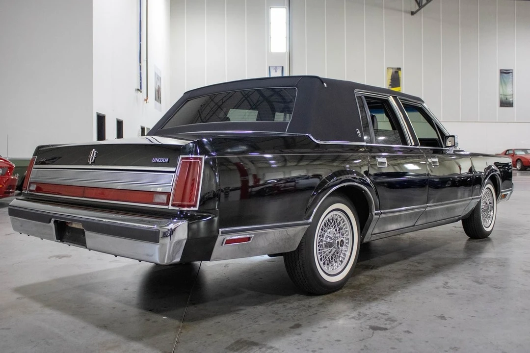 1989 Lincoln Town Car - Image 7 of 12