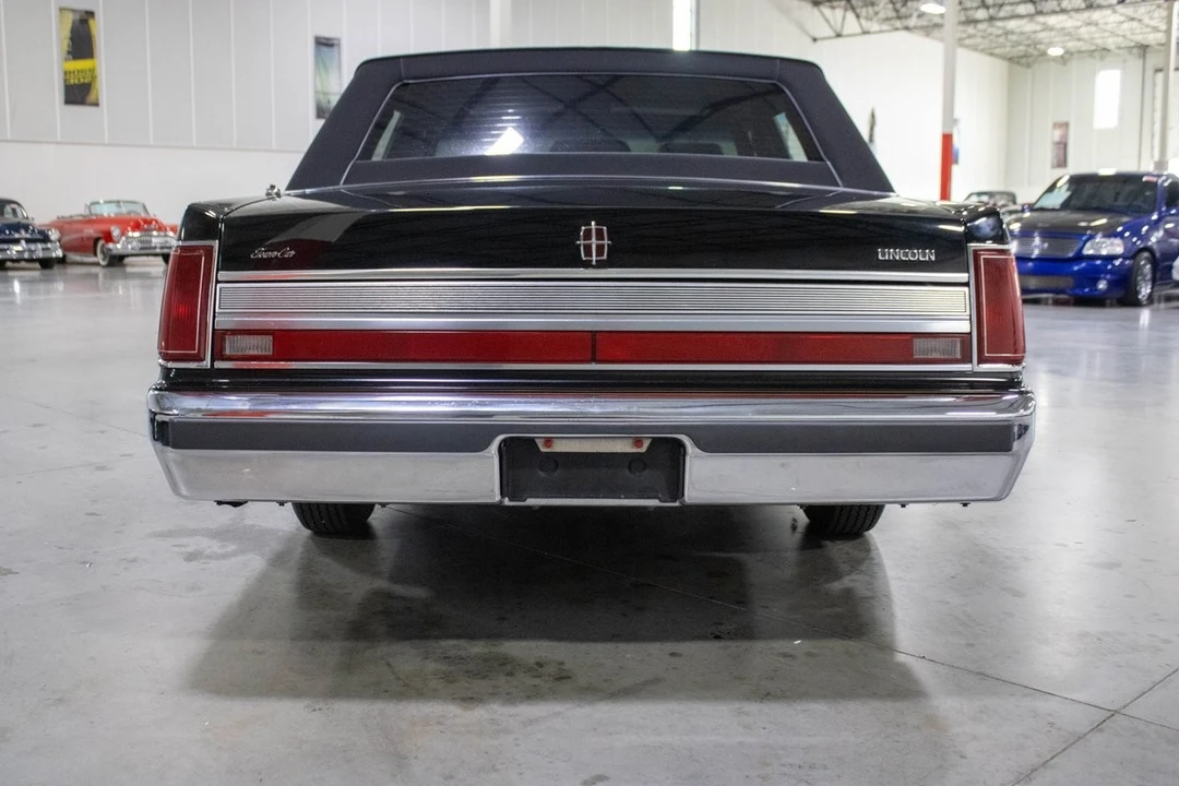 1989 Lincoln Town Car - Image 6 of 12