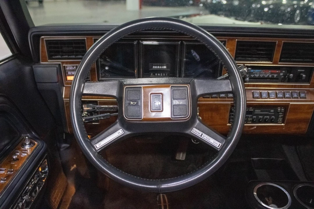 1989 Lincoln Town Car - Image 11 of 12