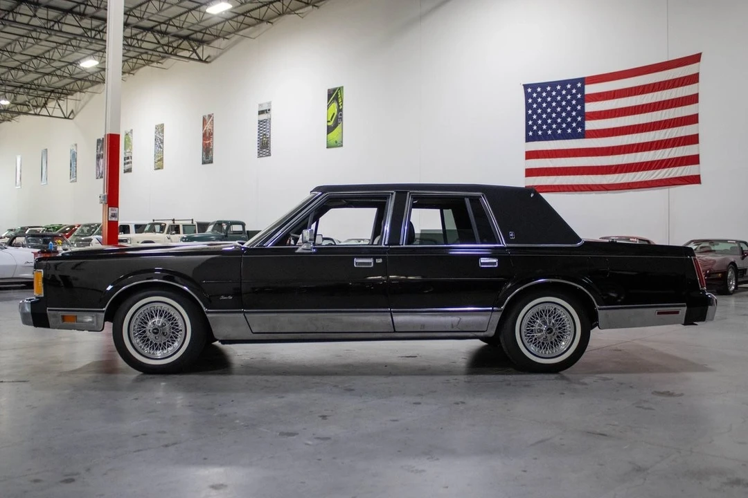 1989 Lincoln Town Car - Image 4 of 12