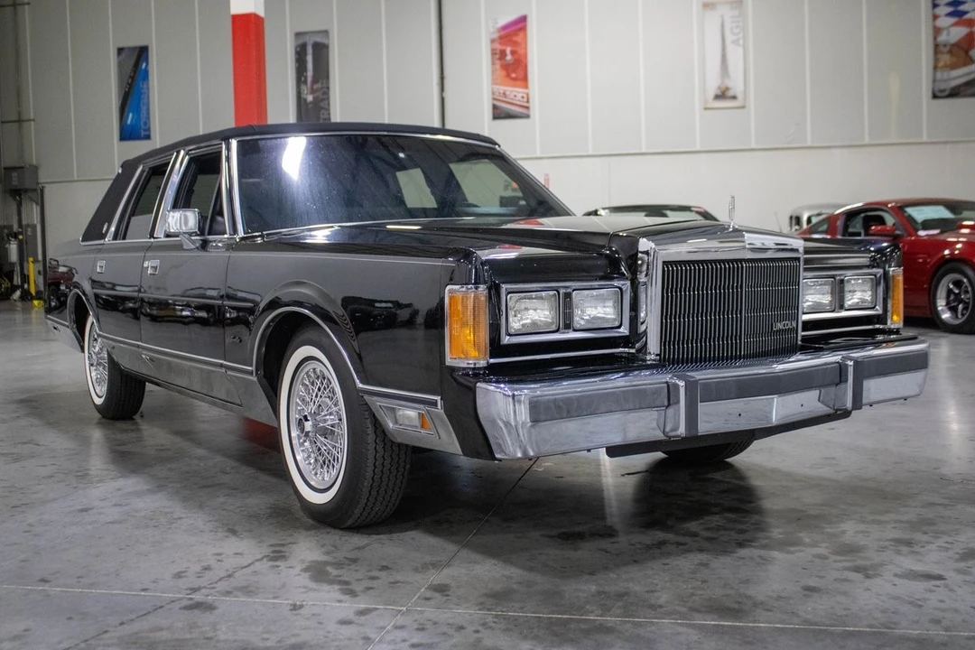 1989 Lincoln Town Car - Image 9 of 12