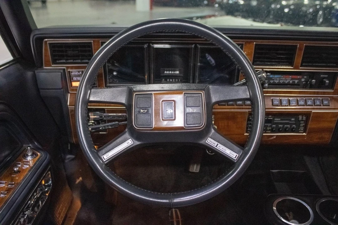 1989 Lincoln Town Car - Image 11 of 12