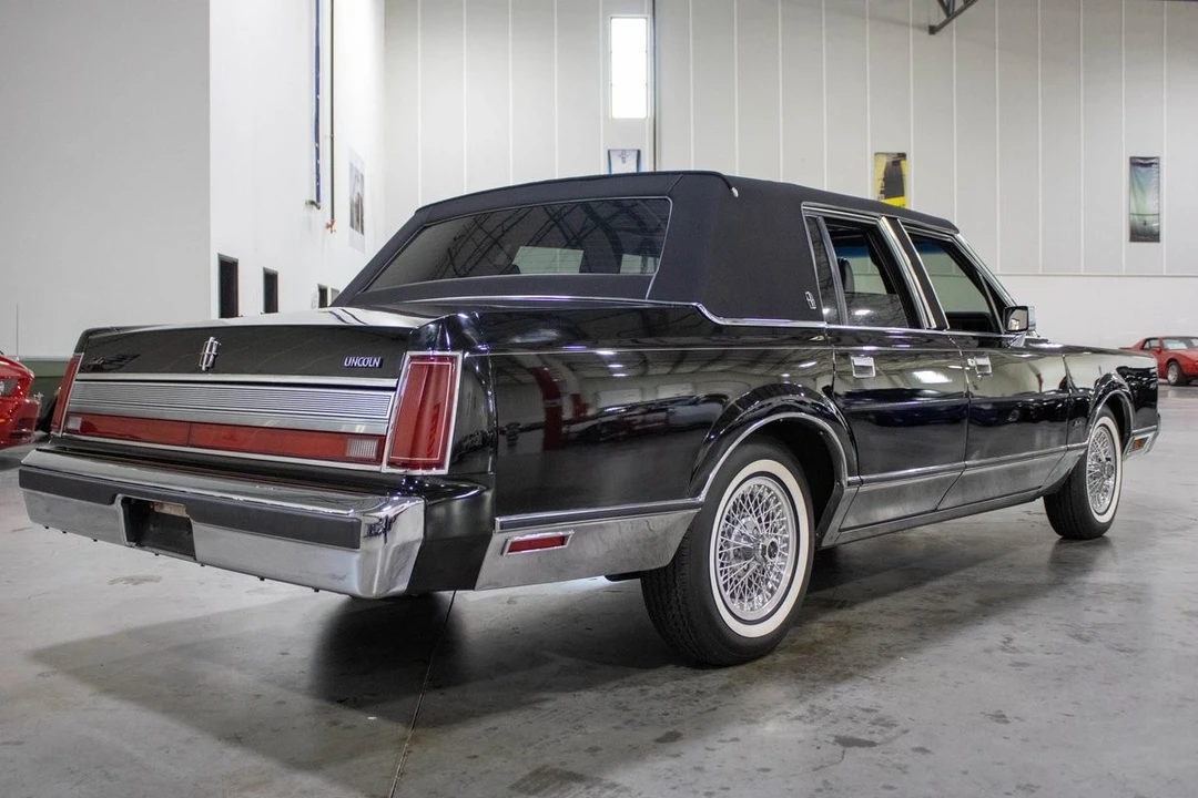 1989 Lincoln Town Car - Image 7 of 12