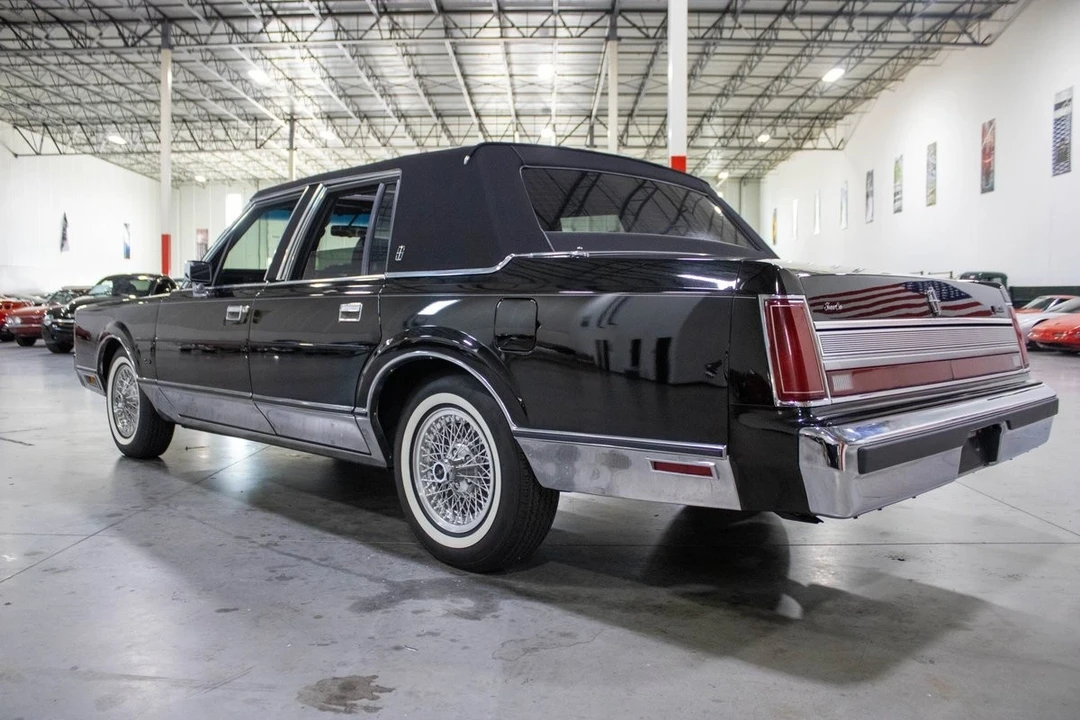 1989 Lincoln Town Car - Image 5 of 12