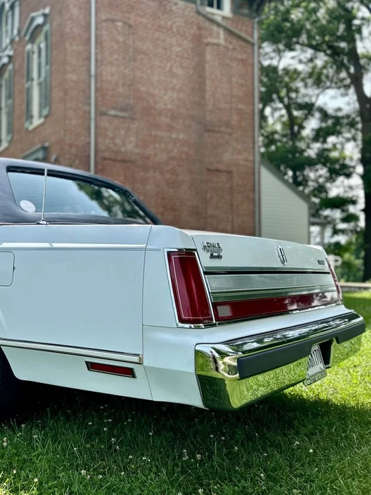 1989 Lincoln Town Car - Image 9 of 21