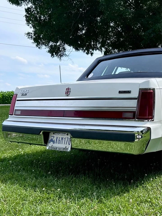 1989 Lincoln Town Car - Image 10 of 21