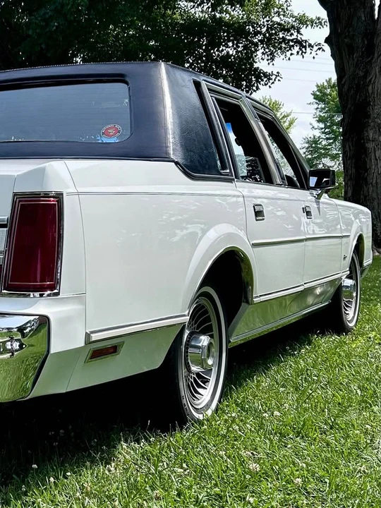 1989 Lincoln Town Car - Image 11 of 21