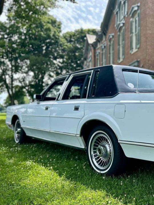 1989 Lincoln Town Car - Image 7 of 21