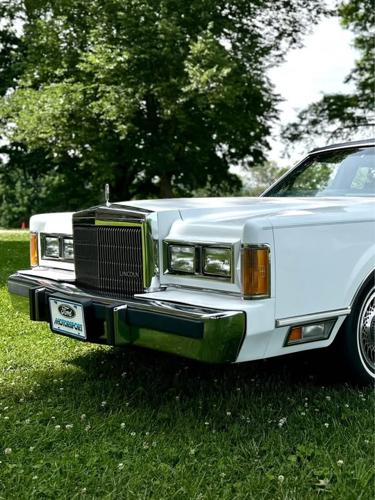 1989 Lincoln Town Car - Image 5 of 21