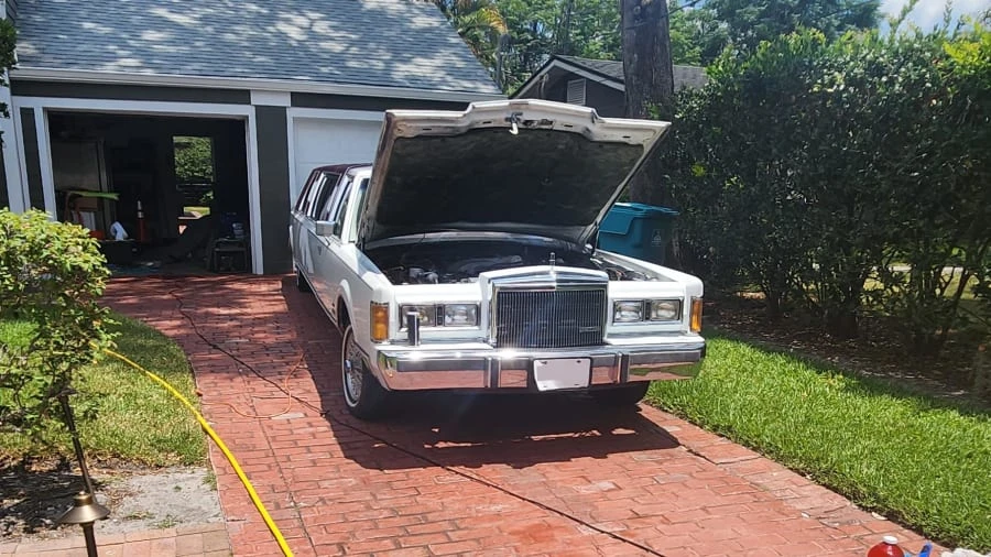 1989 Lincoln Town Car - Image 5 of 28