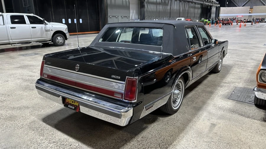 1989 Lincoln Town Car - Image 2 of 5