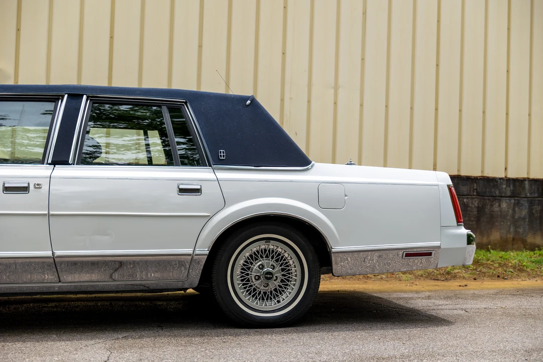 1989 Lincoln Town Car - Image 9 of 31