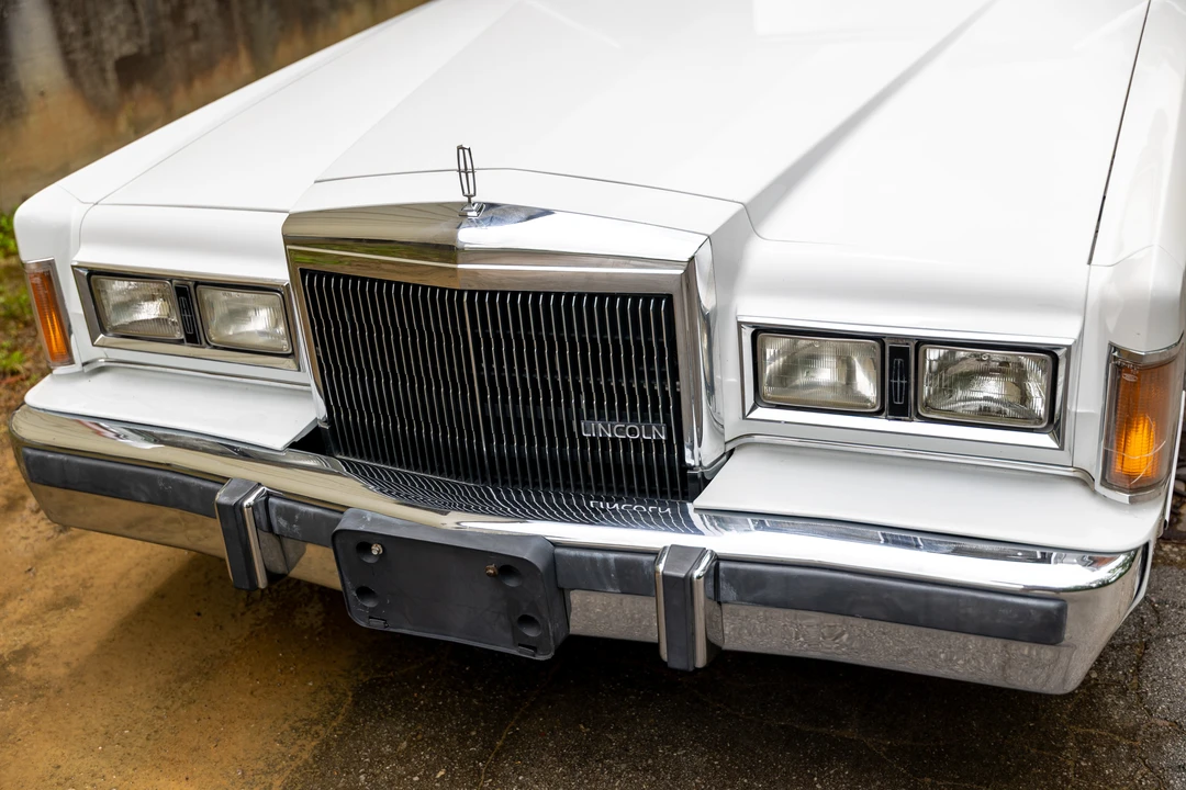 1989 Lincoln Town Car - Image 13 of 31