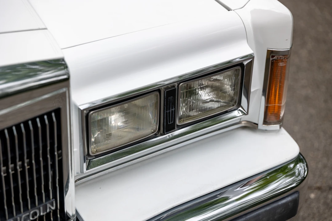 1989 Lincoln Town Car - Image 15 of 31