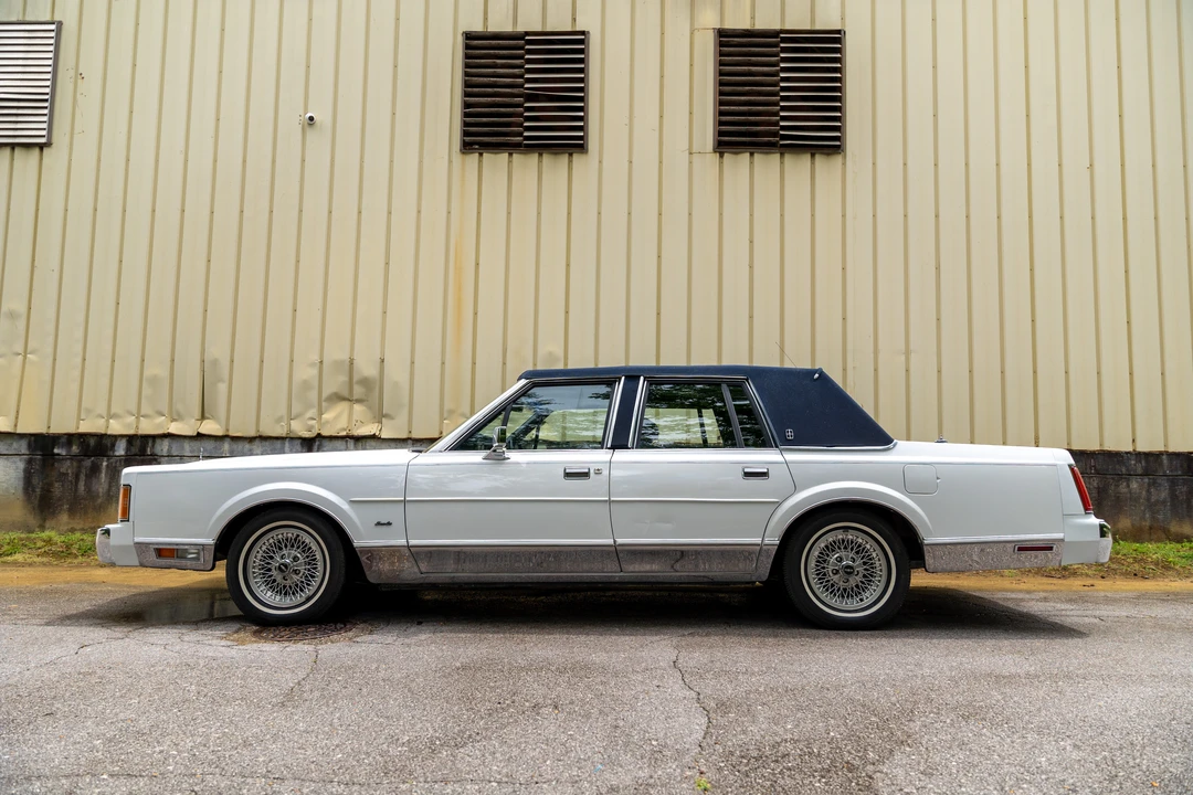 1989 Lincoln Town Car - Image 4 of 31