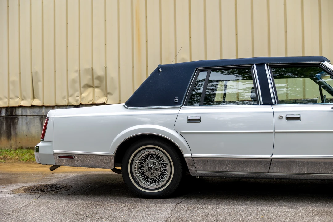 1989 Lincoln Town Car - Image 11 of 31
