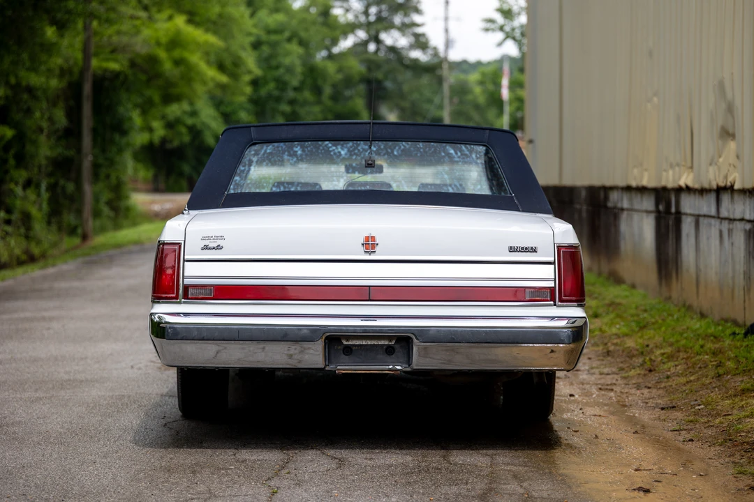 1989 Lincoln Town Car - Image 6 of 31
