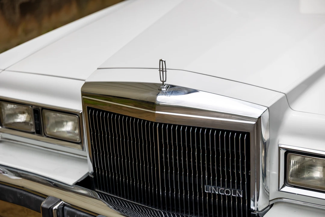 1989 Lincoln Town Car - Image 14 of 31