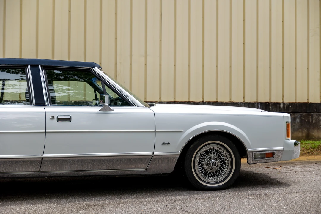 1989 Lincoln Town Car - Image 12 of 31