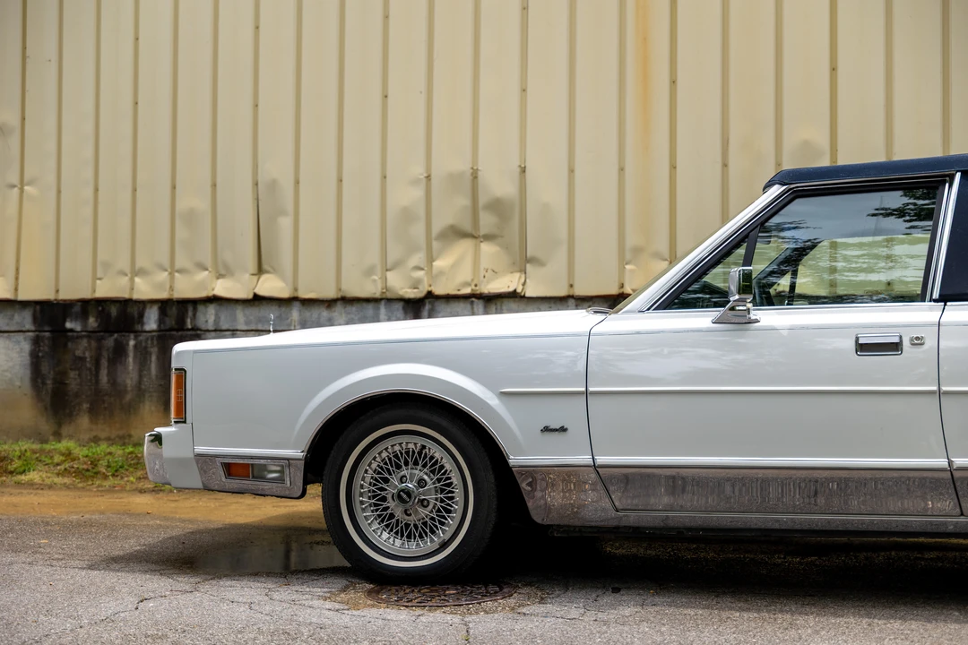 1989 Lincoln Town Car - Image 10 of 31